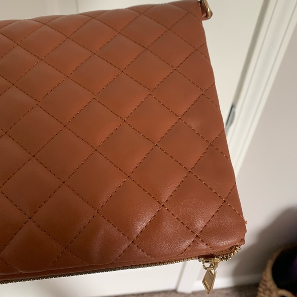 Quilted Faux Leather Clutch Handbag with Gold Chain - Picture 4 of 7